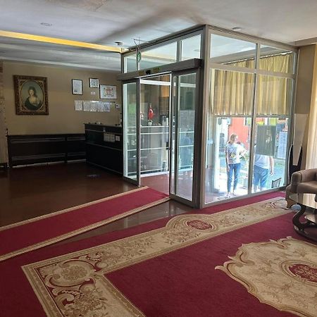 G Bakuri Hotel Batumi Bagian luar foto