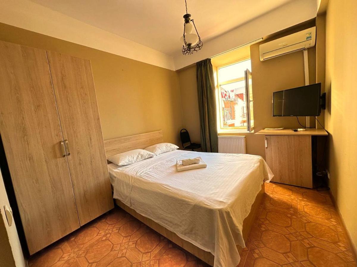 G Bakuri Hotel Batumi Bagian luar foto