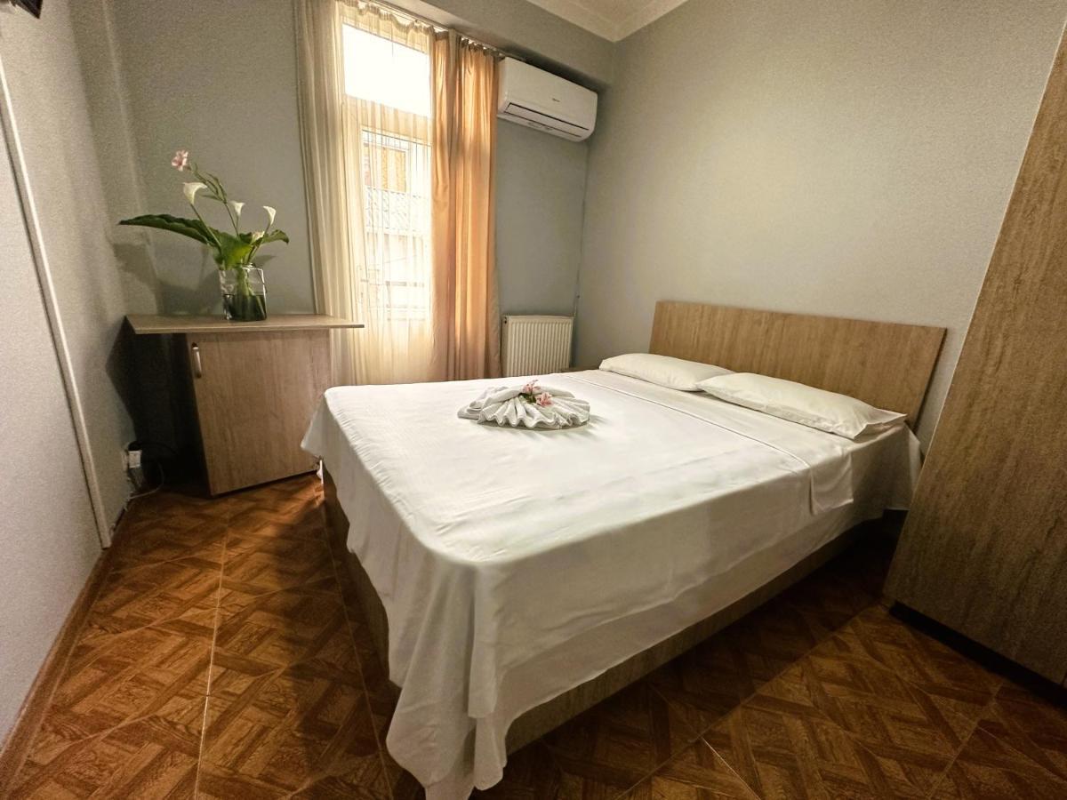 G Bakuri Hotel Batumi Bagian luar foto